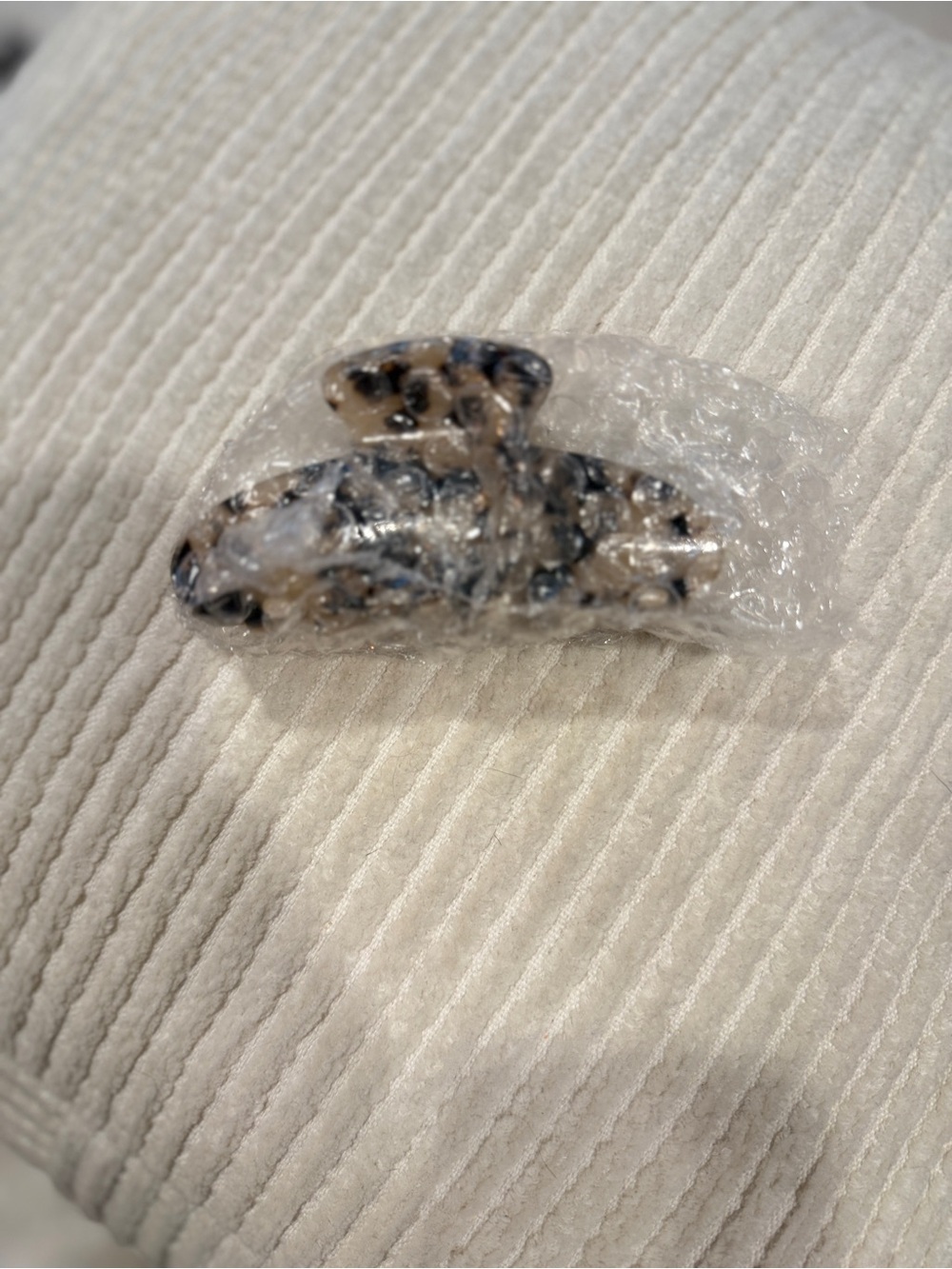 NWT PARKE Light Tortoise Claw Clip | Oversized Hair Clip | Tortoiseshell - Picture 11 of 16